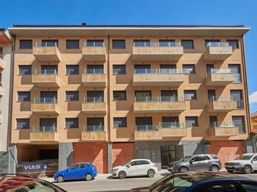 Locale commerciale in vendita a Berga