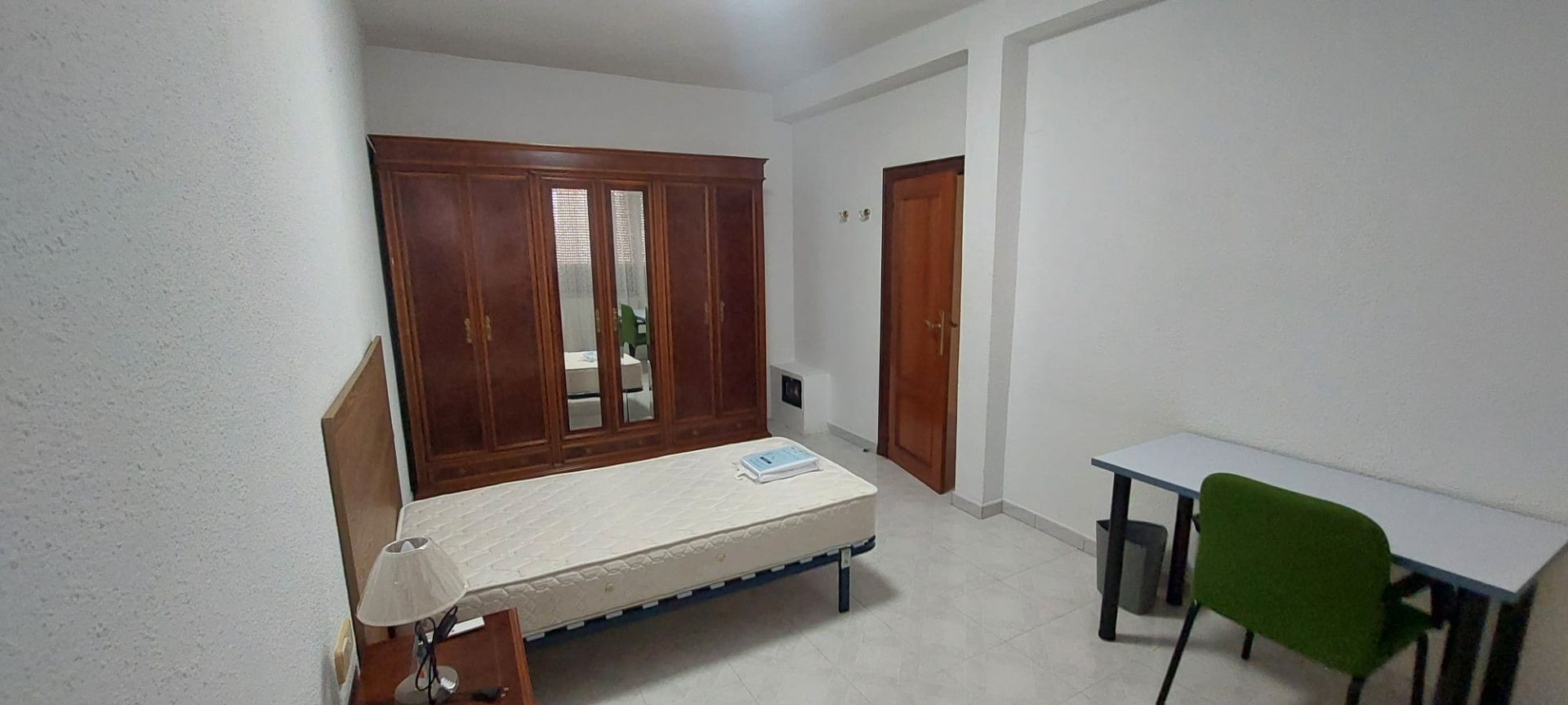 Habitación de Piso de alquiler en  Zaragoza Capital con Calefacción, Amueblado y Horno