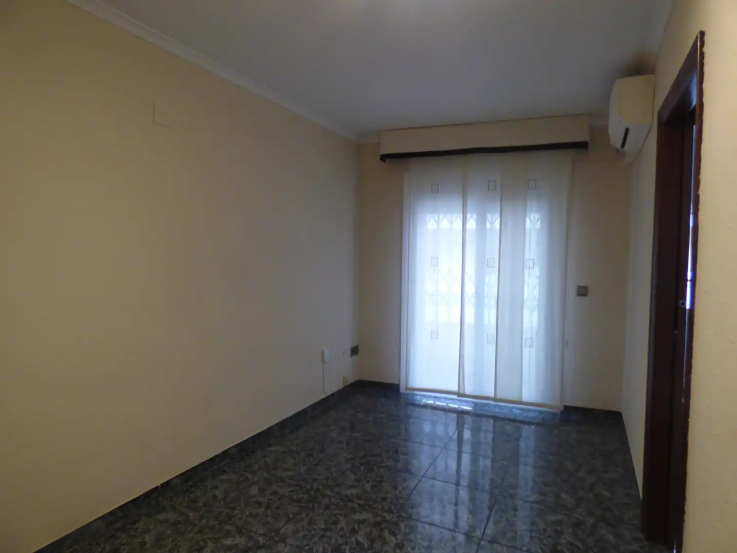 Habitación de Piso en venta en Cerdanyola del Vallès con Calefacción, Horno y Balcón