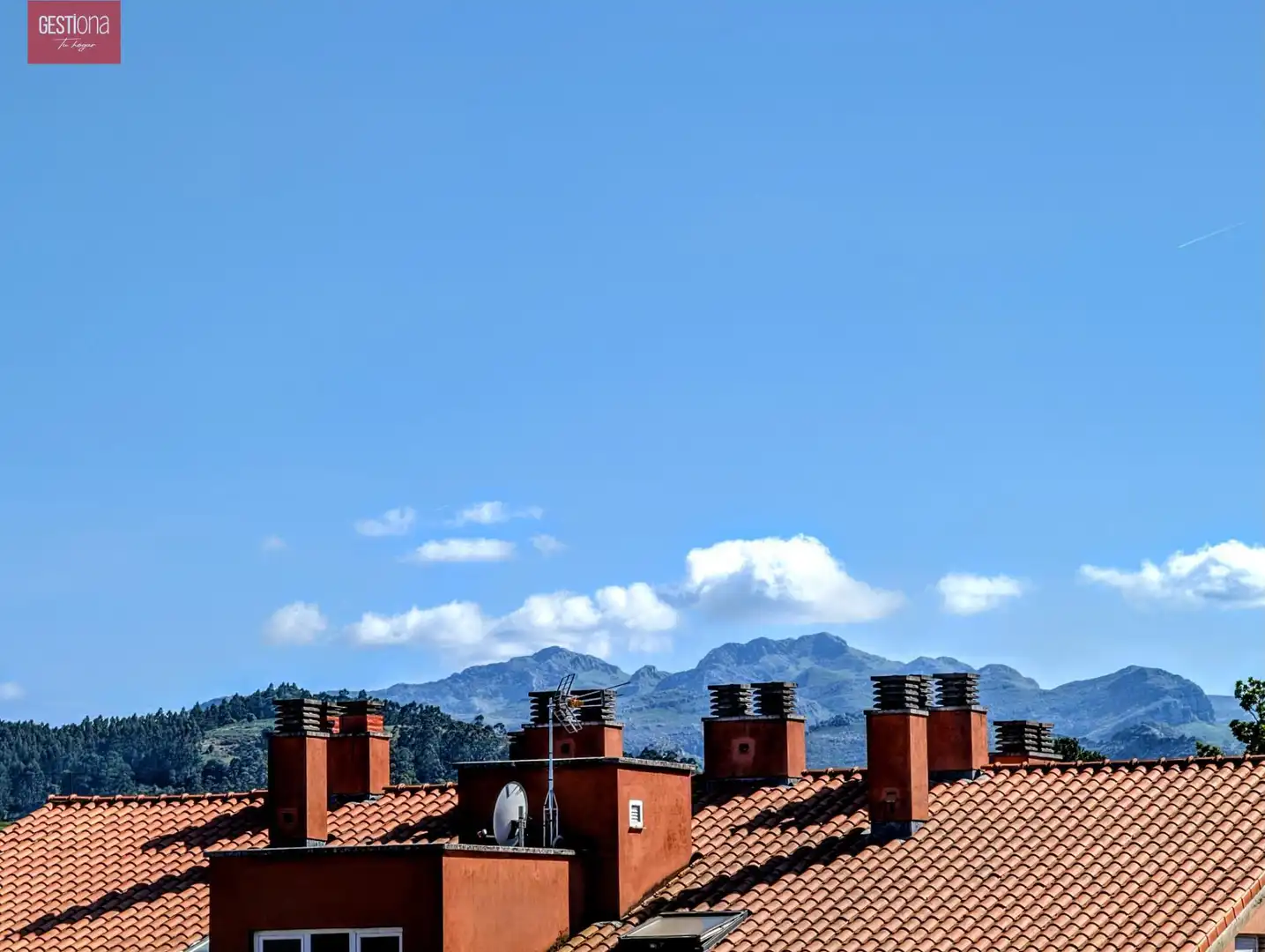 Vista exterior de Àtic en venda en Entrambasaguas amb Calefacció i Terrassa