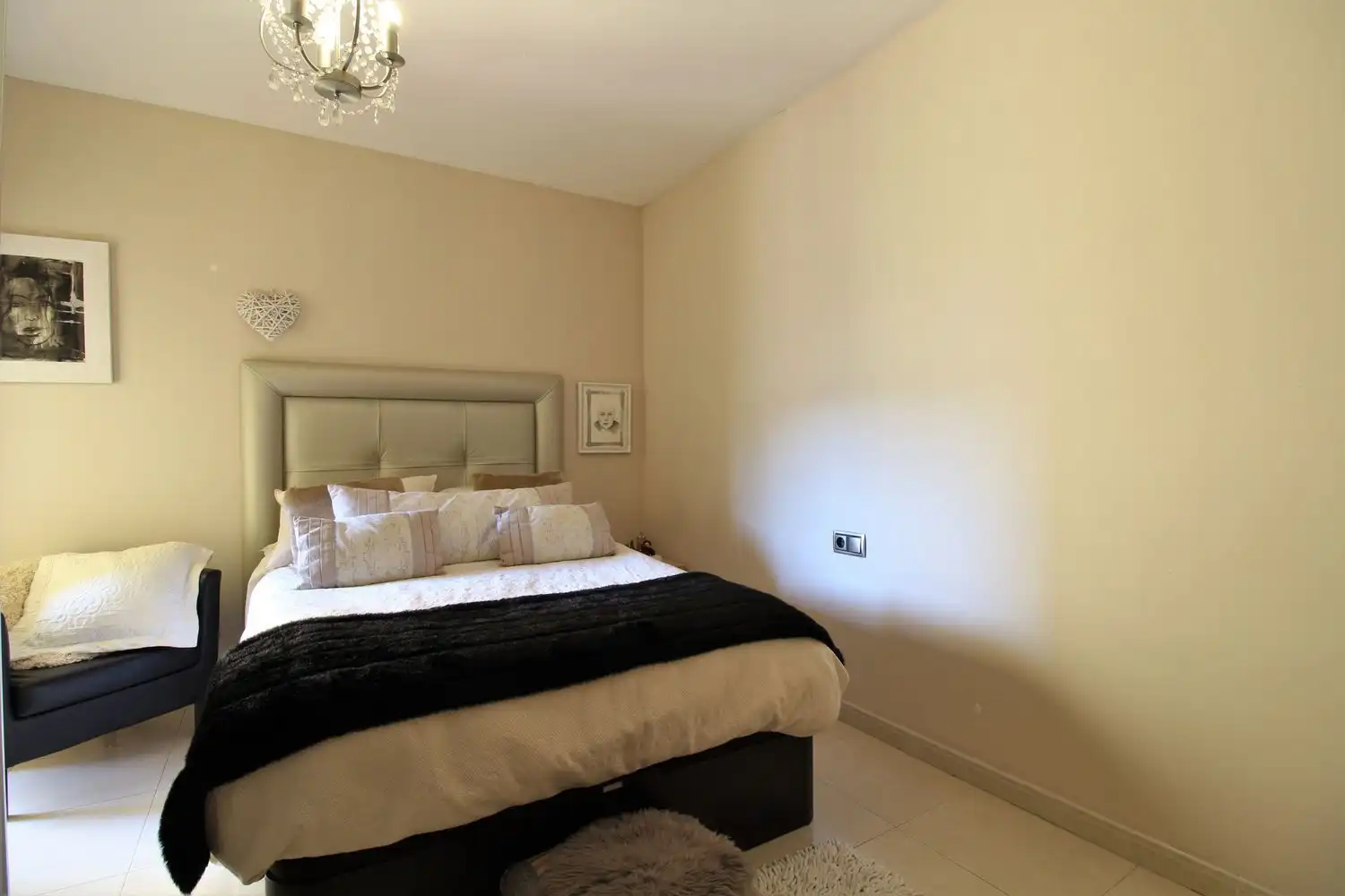 Schlafzimmer von Wohnung zum Verkauf in Girona mit Klimaanlage, Abstellraum und Balkon