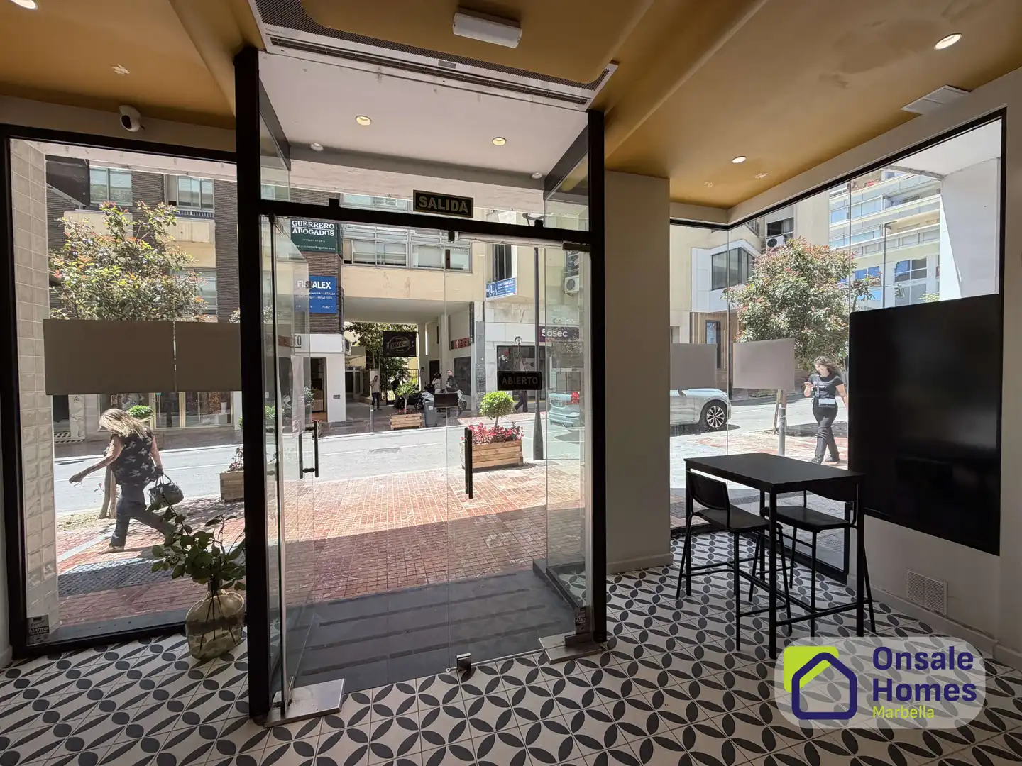 Commercial properties for transfer in Marbella  with Air Conditioner, Furnished and Alarm