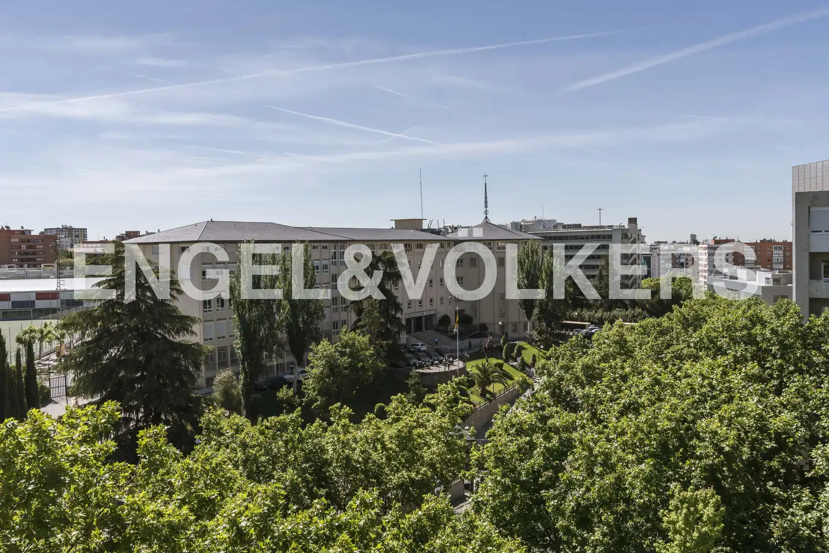Vista exterior de Piso en venta en Madrid con Aire acondicionado, Calefacción y Jardín privado