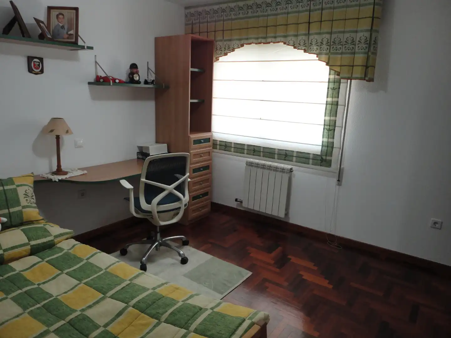 Habitación de Casa adosada en venta en Valladolid con Calefacción, Jardín privado y Parquet