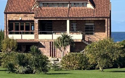 Vista exterior de Casa o xalet en venda en Santander amb Calefacció, Jardí privat i Terrassa