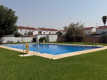 Adosado con piscina en venta en Nuevo Bulevar