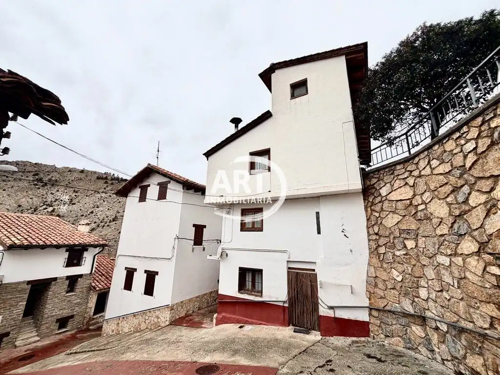 Vista exterior de Finca rústica en venda en Alcalá de la Selva amb Calefacció i Moblat