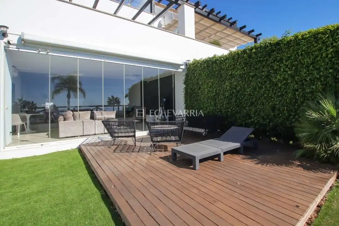 Terrassa de Casa adosada en venda en Marbella amb Aire condicionat, Calefacció i Jardí privat