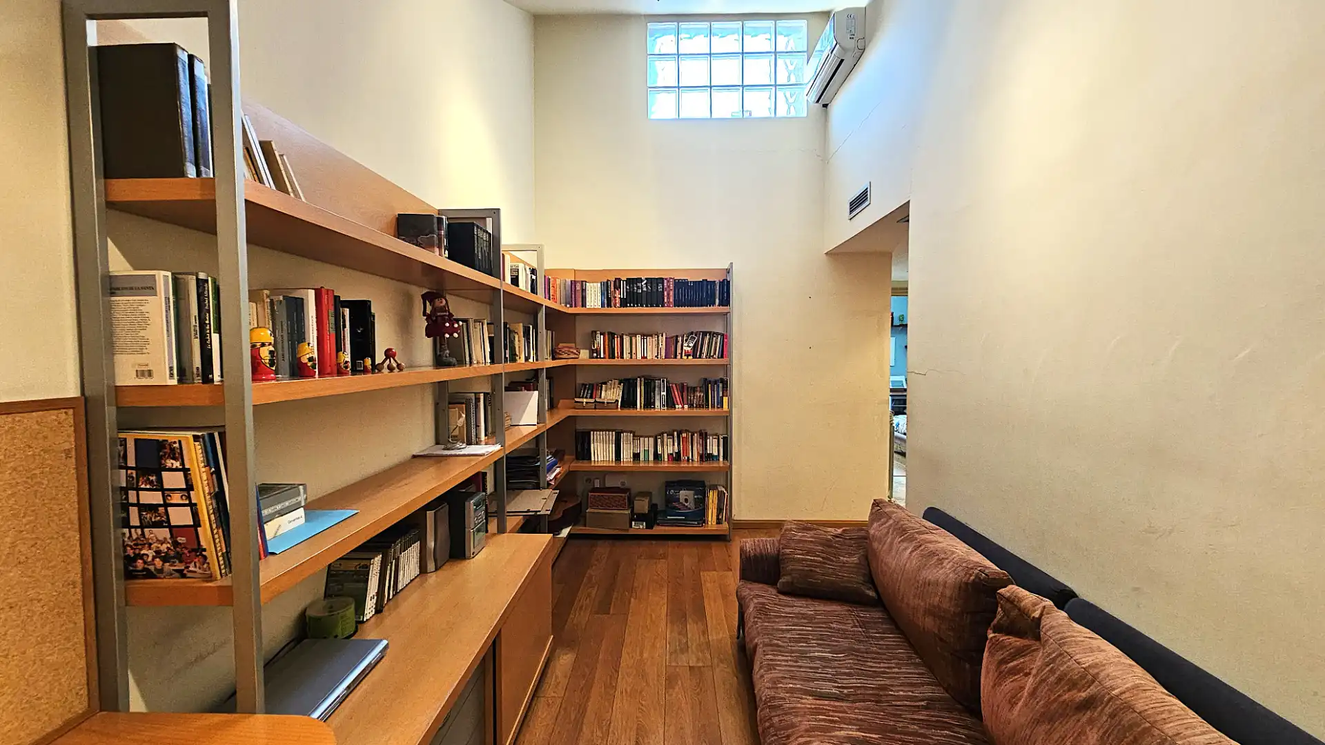 Sala de estar de Casa adosada en venta en Zaragoza con Aire acondicionado, Calefacción y Jardín privado