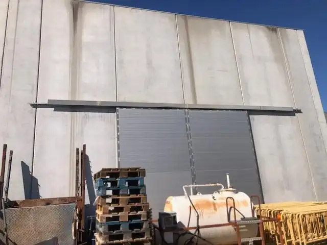 Außenansicht von Fabrikhallen zur Miete in Urbanitzacions