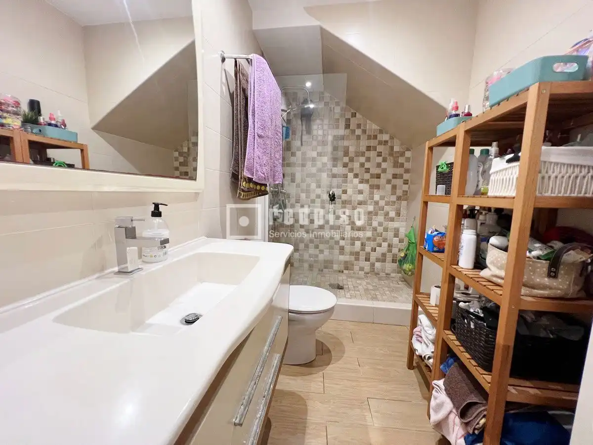 Badezimmer von Haus oder Chalet zum Verkauf in Málaga mit Klimaanlage und Terrasse