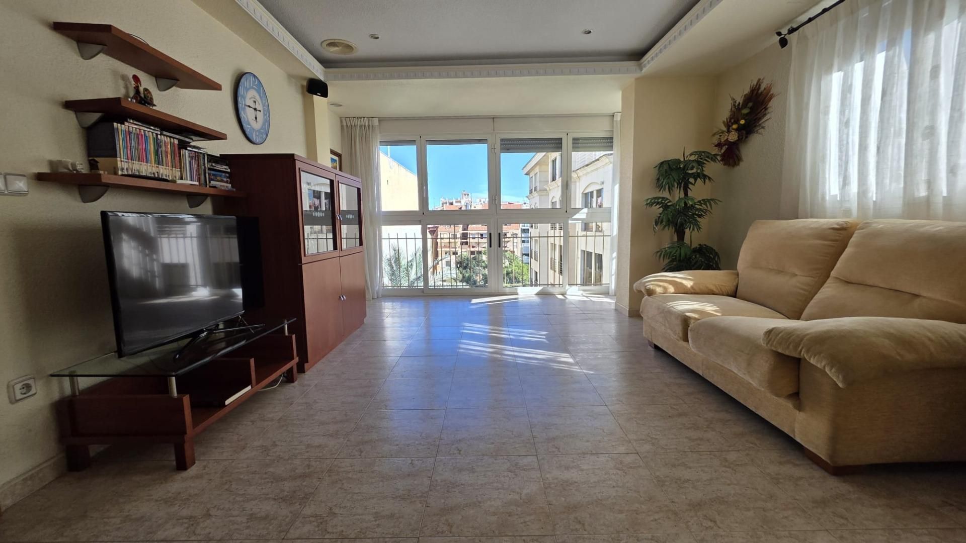 Sala d'estar de Pis de lloguer en Elche / Elx amb Aire condicionat, Moblat i Balcó