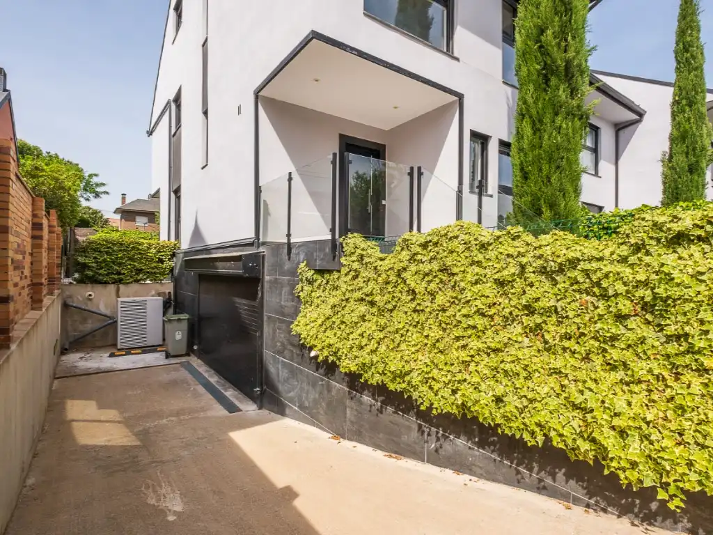 Exterior view of Houses for sale in Pozuelo de Alarcón