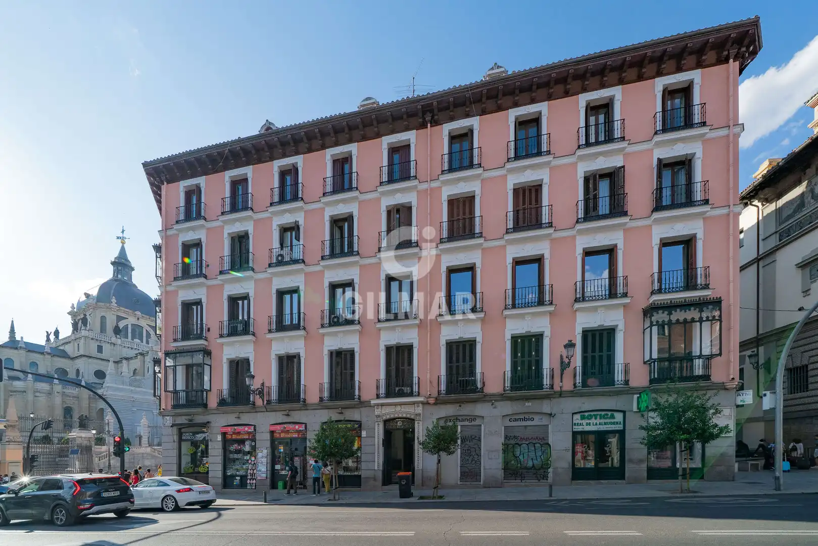 Vista exterior de Piso en venta en Madrid con Calefacción
