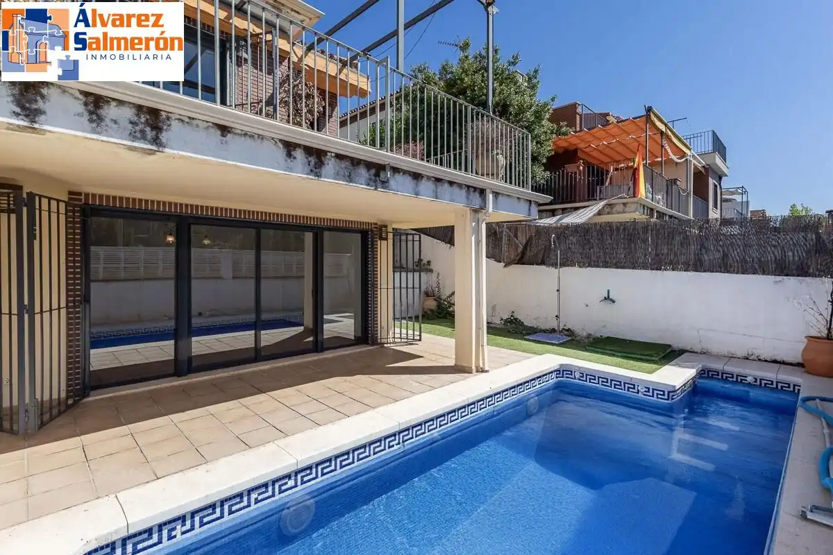 Vista exterior de Casa o chalet en venta en Albolote con Aire acondicionado, Calefacción y Jardín privado