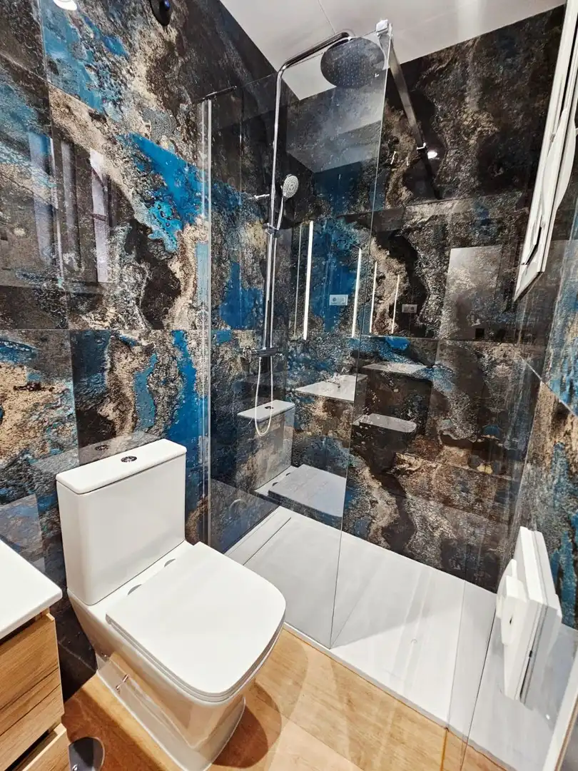 Bany de Apartament en venda en Madrid amb Aire condicionat, Calefacció i Moblat