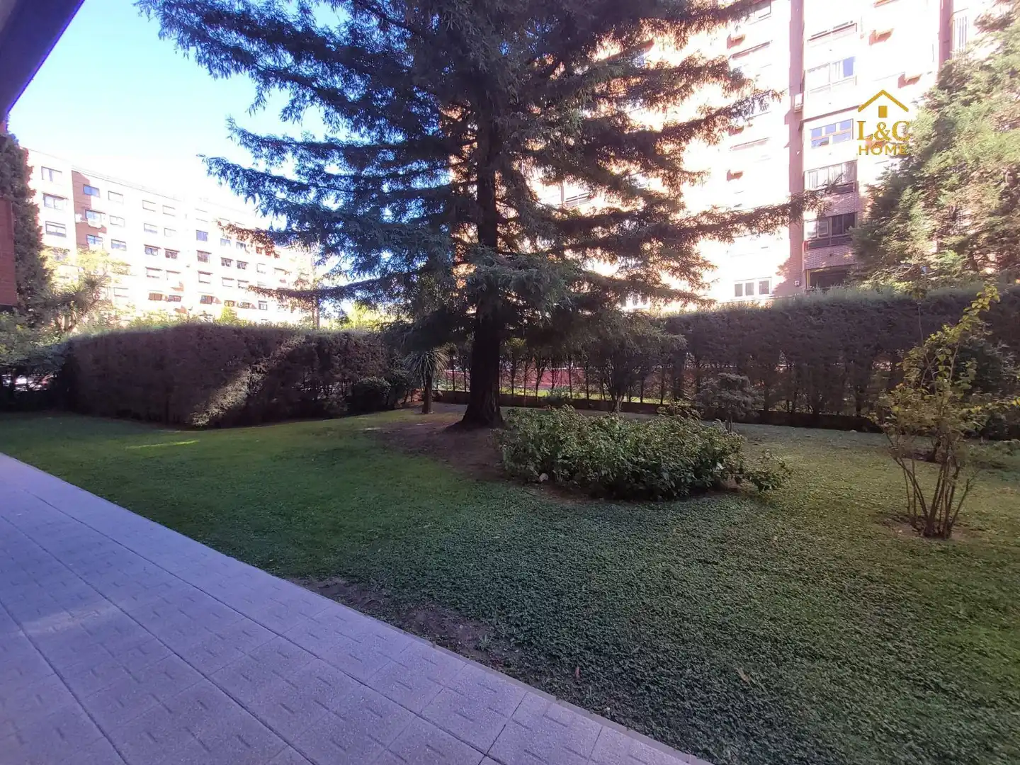 Jardín de Piso en venta en Madrid con Calefacción, Terraza y Amueblado