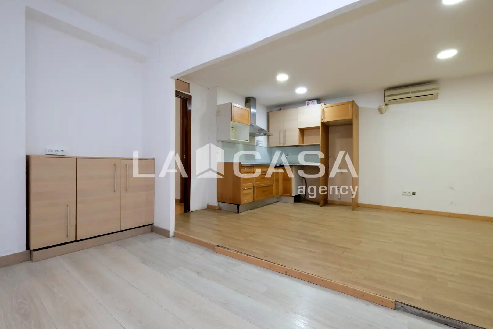 Bajo en venta en Carrer Mare de Déu de les Neus, imagen 2