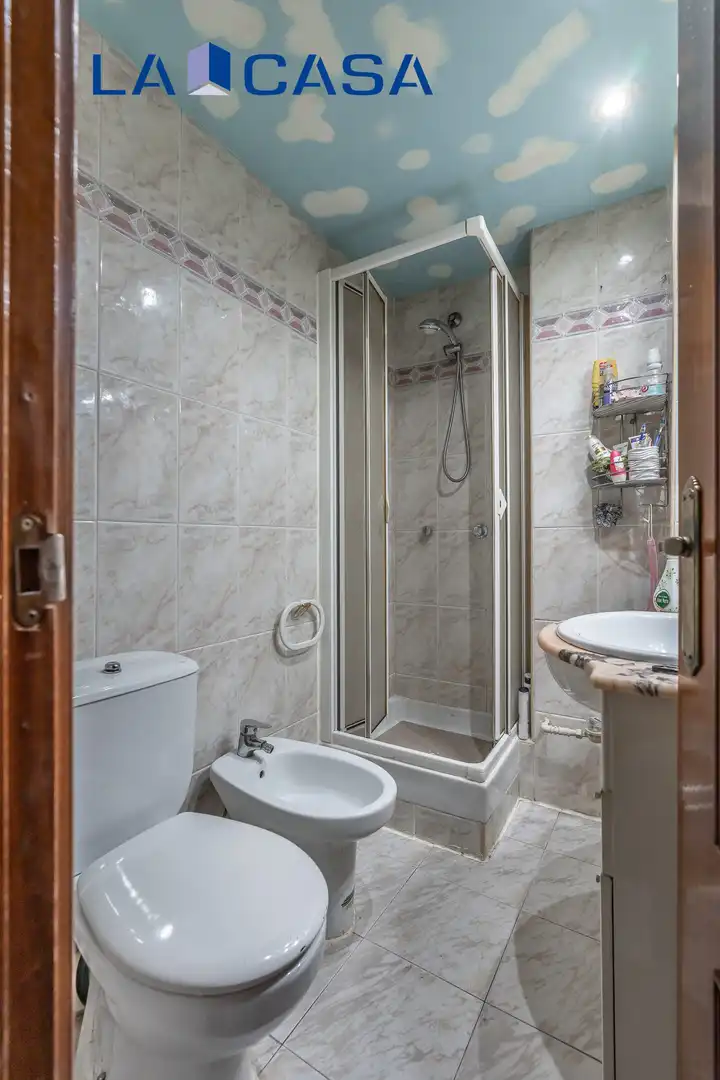Baño de Piso en venta en Madrid con Calefacción y Terraza