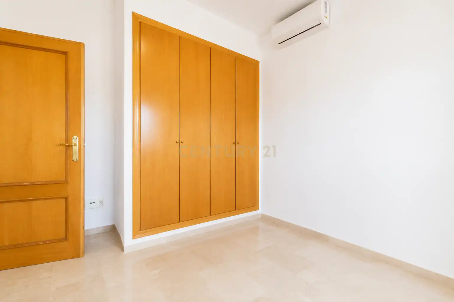 Dormitori de Casa o xalet en venda en Paterna amb Aire condicionat, Jardí privat i Piscina