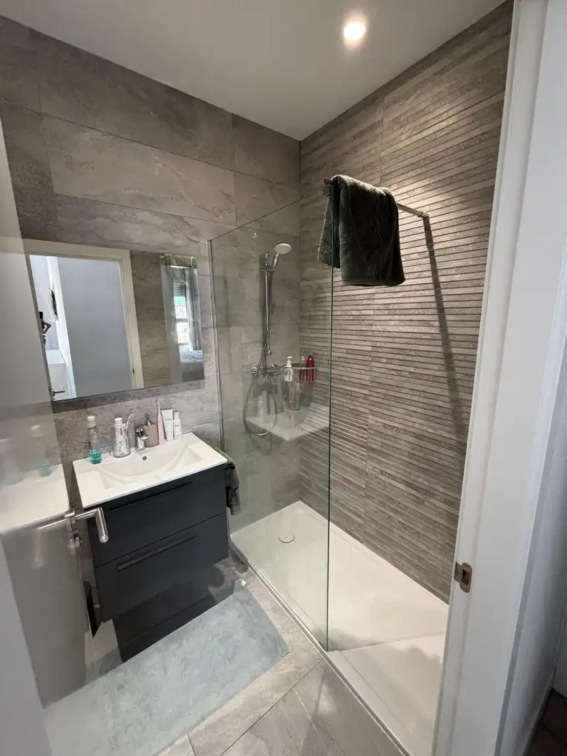 Badezimmer von Wohnungen zur Miete in Valencia mit Klimaanlage, Heizung und Möbliert