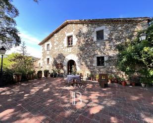 Vista exterior de Finca rústica en venda en Sant Iscle de Vallalta amb Calefacció, Jardí privat i Piscina