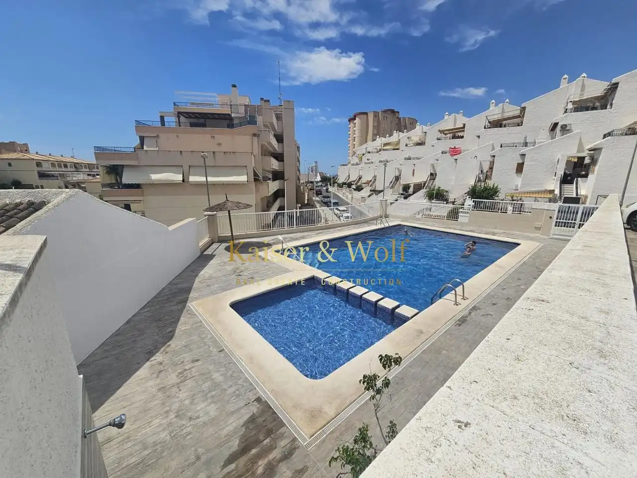 Piscina de Planta baixa en venda en Santa Pola amb Aire condicionat, Terrassa i Piscina comunitària