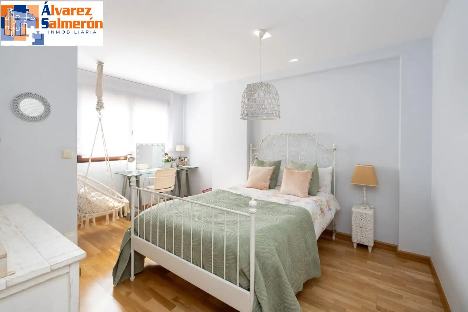 Habitación de Casa adosada en venta en Granada con Aire acondicionado, Calefacción y Terraza