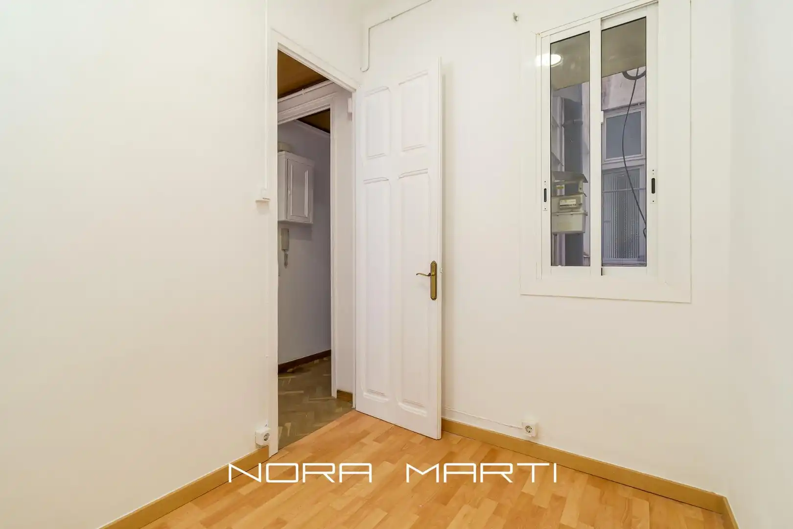 Schlafzimmer von Wohnung zum Verkauf in Barcelona mit Klimaanlage, Parkett und Terrasse