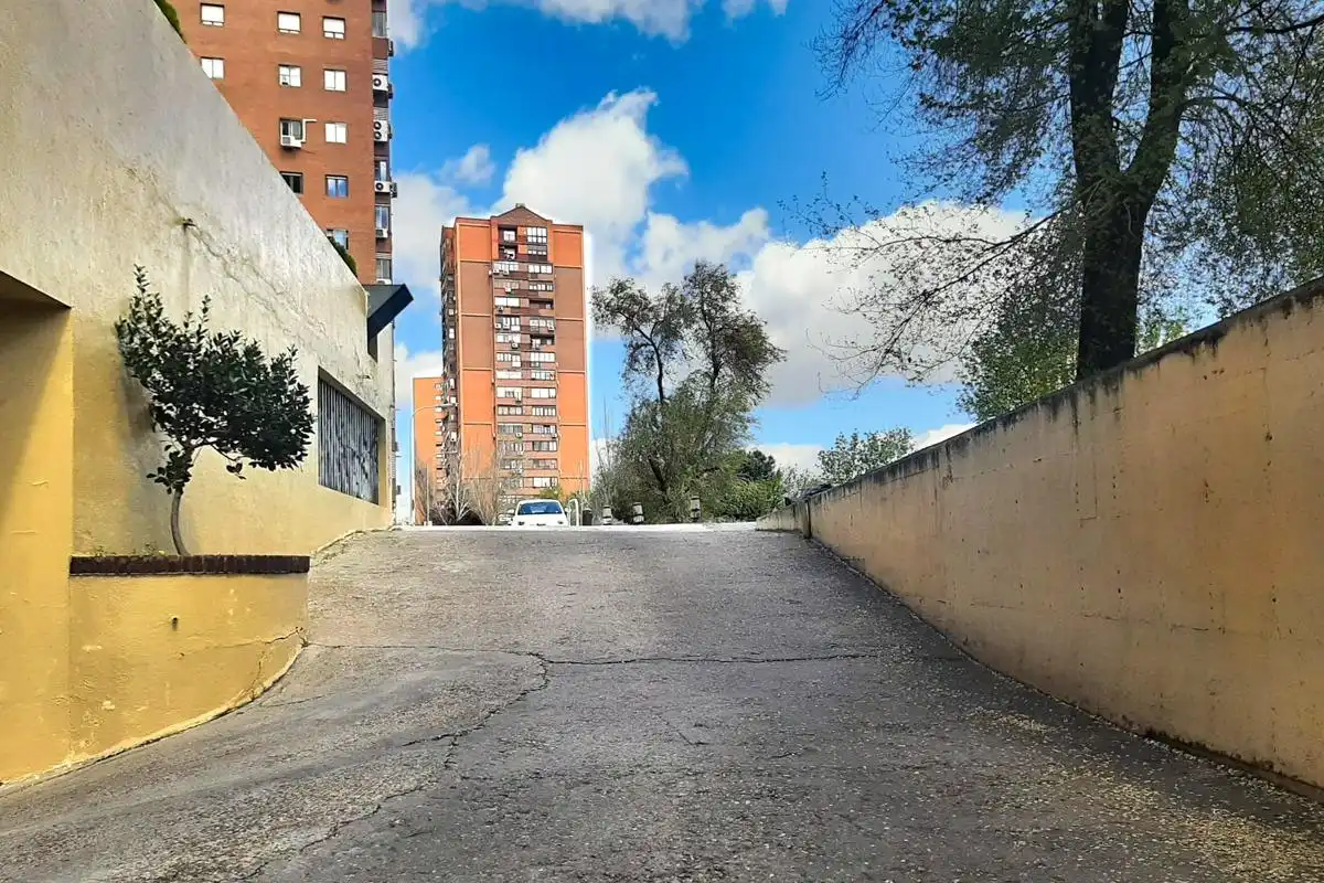 Exterior view of Garage for sale in Madrid