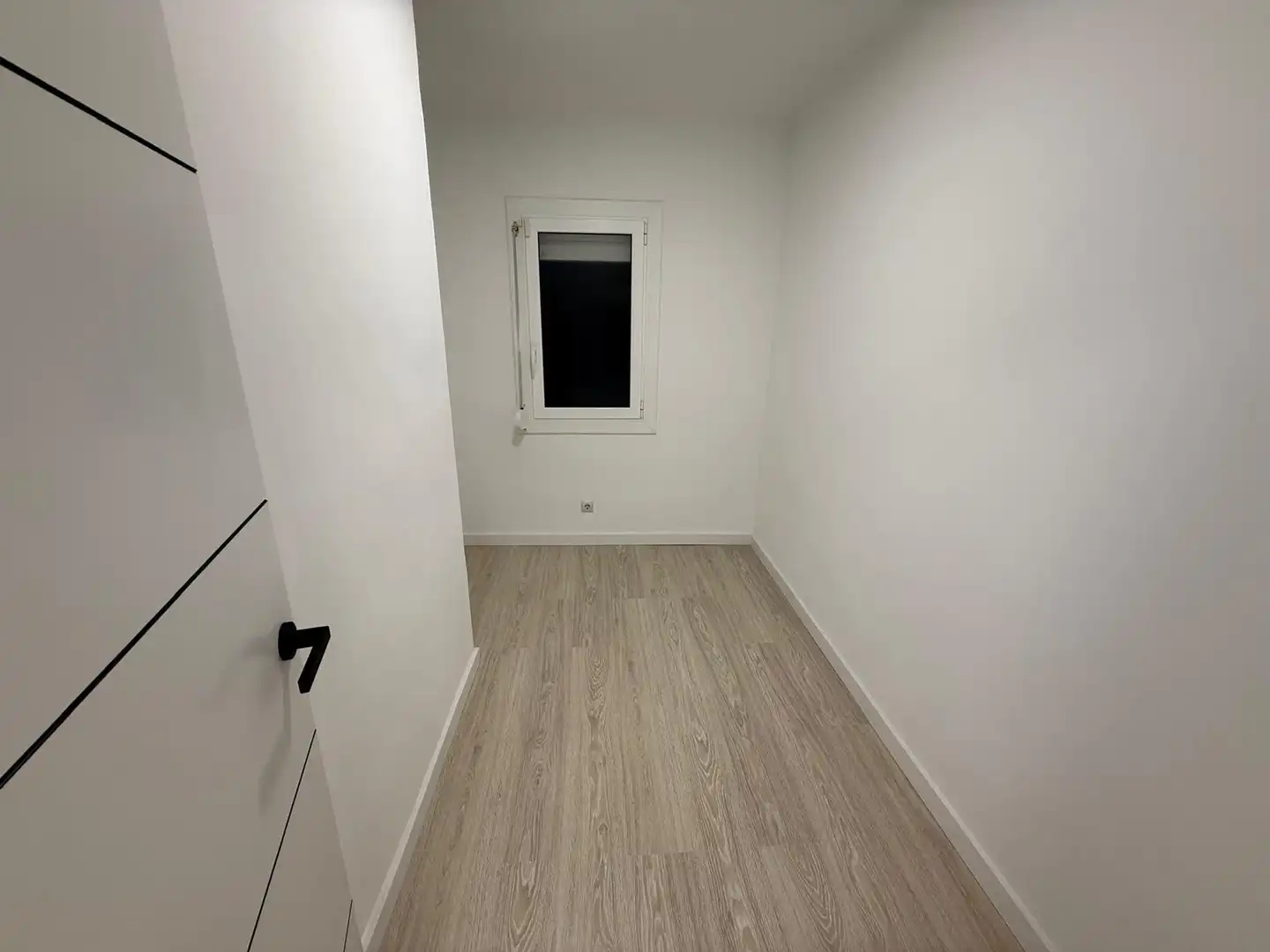 Flat for sale in L'Hospitalet de Llobregat  with Alarm