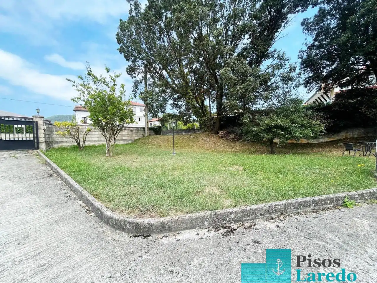 Houses for sale in Argoños   with Heating, Private garden and Parquet flooring