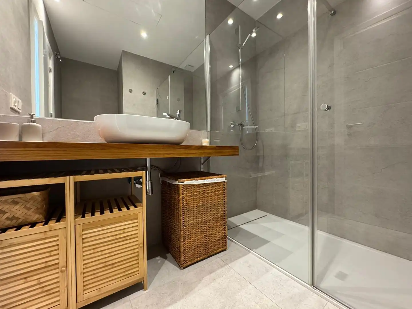 Bany de Apartament en venda en Chipiona amb Terrassa, Traster i Moblat