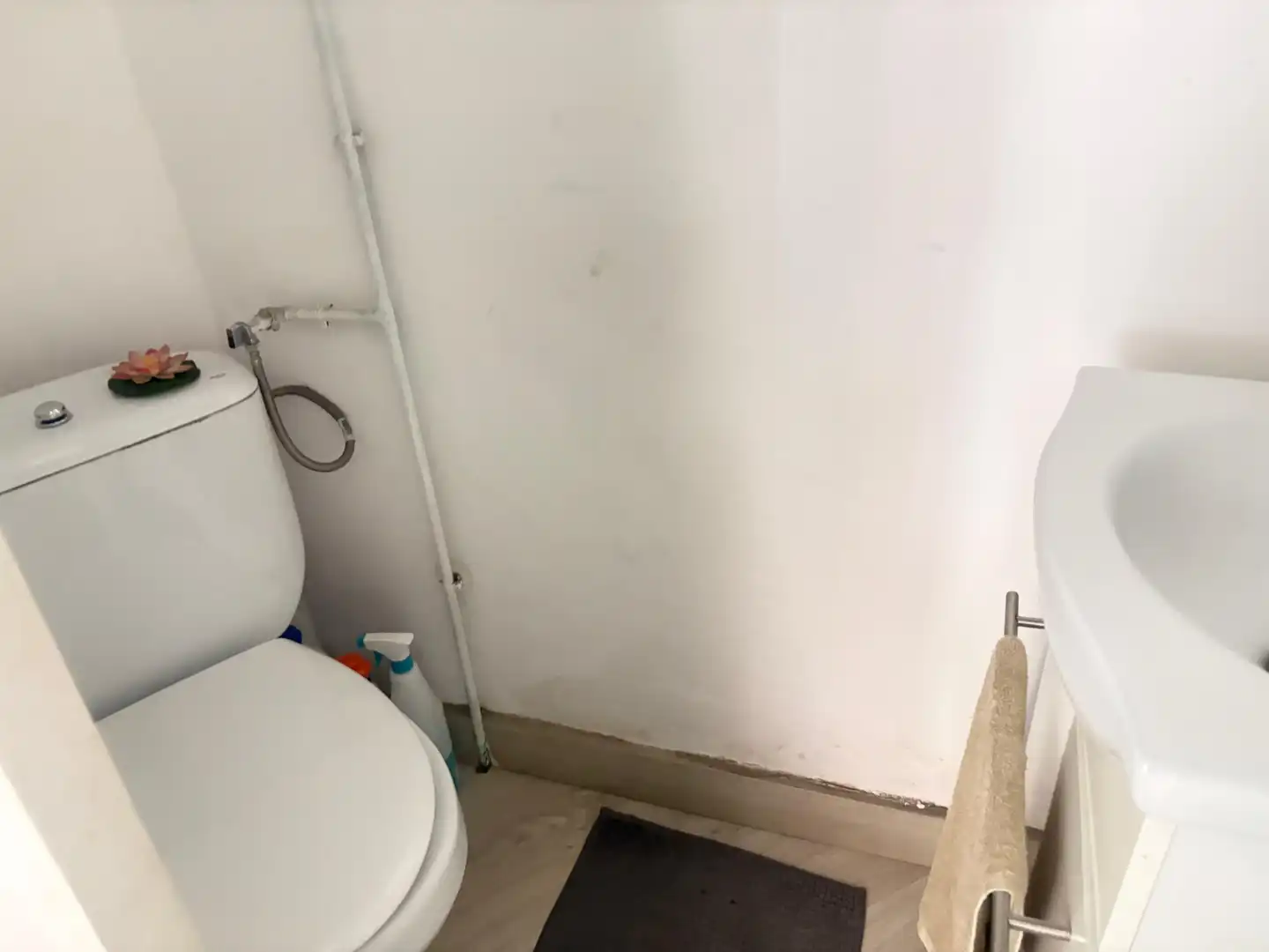 Bathroom of Commercial properties for transfer in Barcelona  with Air Conditioner, Furnished and Alarm