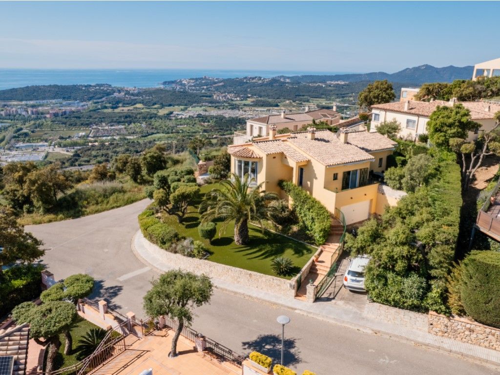 Vista exterior de Casa o xalet en venda en Castell-Platja d'Aro amb Aire condicionat, Calefacció i Jardí privat