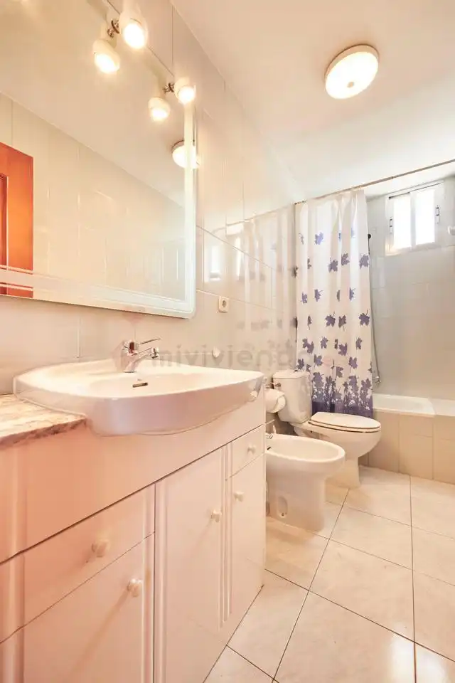 Badezimmer von Dachboden zum Verkauf in Madrid mit Heizung, Terrasse und Abstellraum