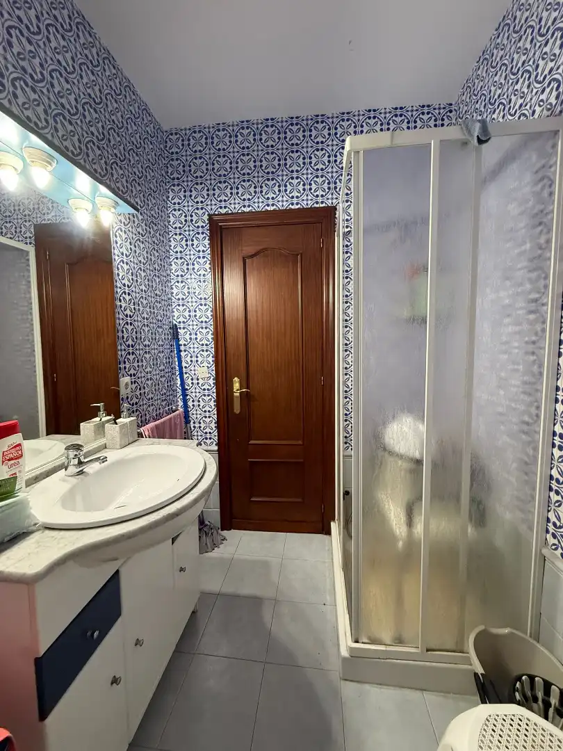 Badezimmer von Wohnung zum Verkauf in Sevilla mit Klimaanlage, Terrasse und Möbliert