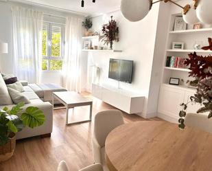 Living room of Flat for sale in  Sevilla Capital  with Air Conditioner and Parquet flooring