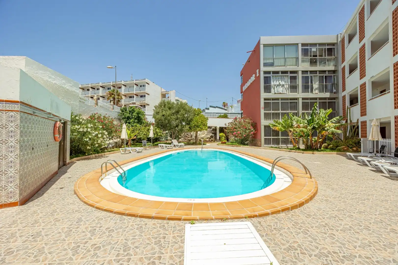 Piscina de Estudio en venta en San Bartolomé de Tirajana con Aire acondicionado, Amueblado y Piscina comunitaria