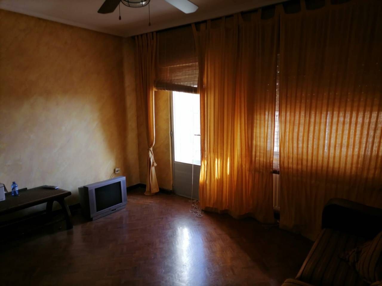 Sala d'estar de Pis en venda en Ciudad Rodrigo amb Calefacció, Parquet i Terrassa