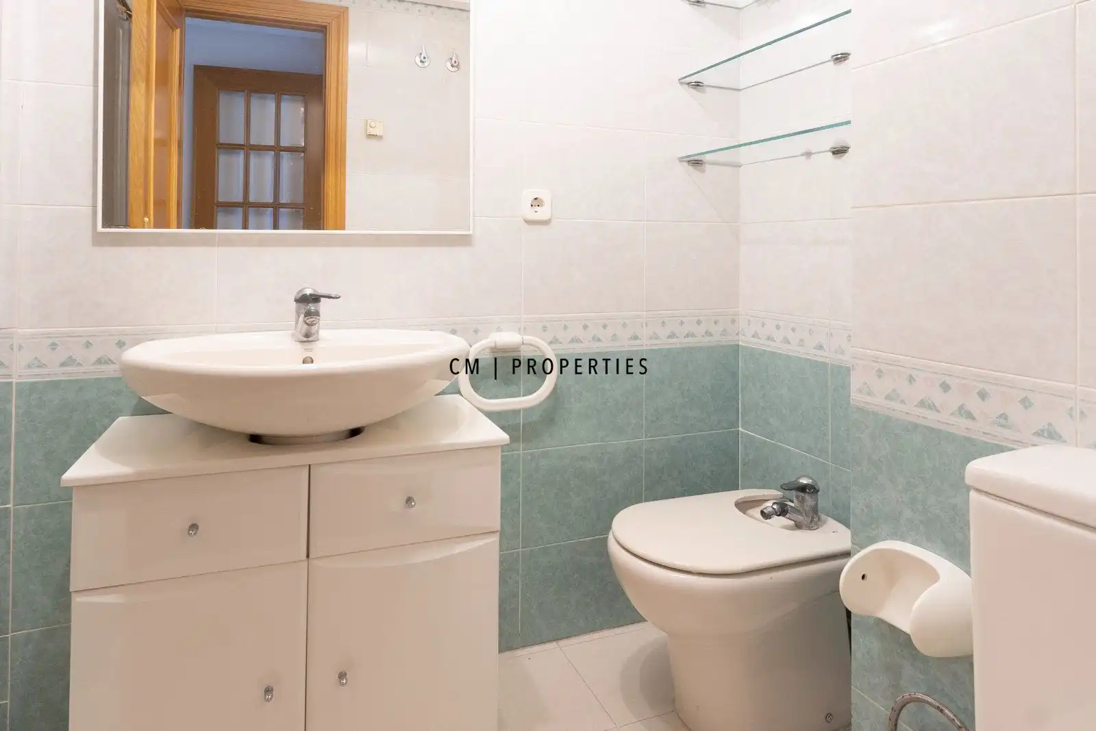 Bathroom of Flat for rent in Valencia  with Air Conditioner, Heating and Terrace
