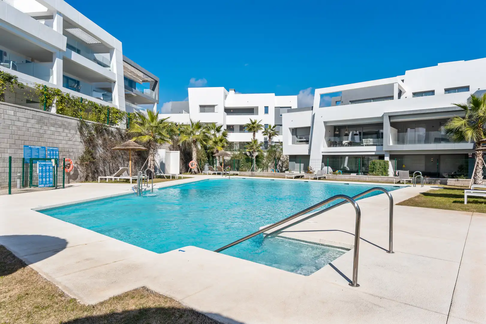 Apartamento con piscina en venta en Estepona Pueblo, imagen 47