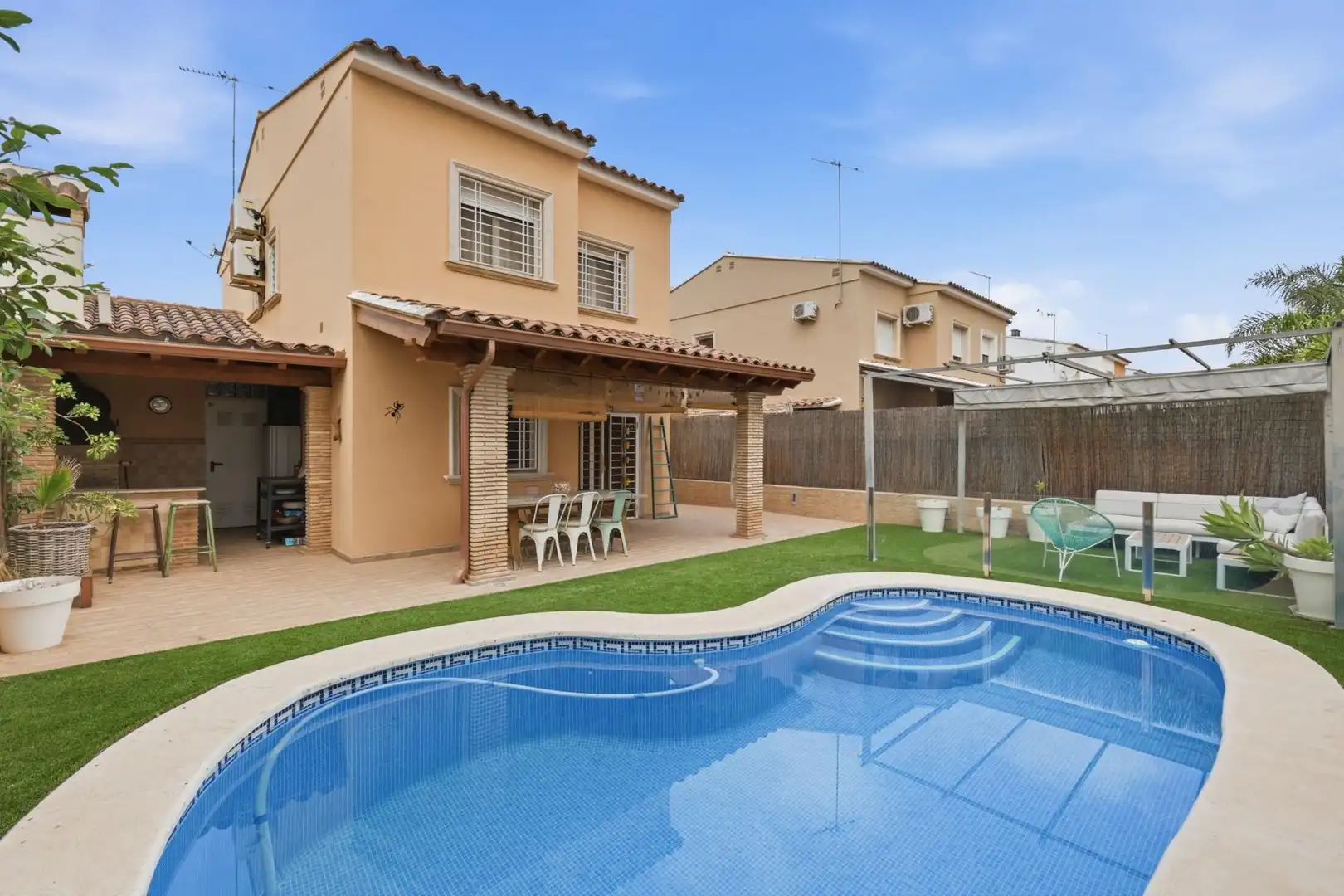 Swimming pool of Houses for sale in La Pobla de Vallbona  with Air Conditioner, Heating and Private garden