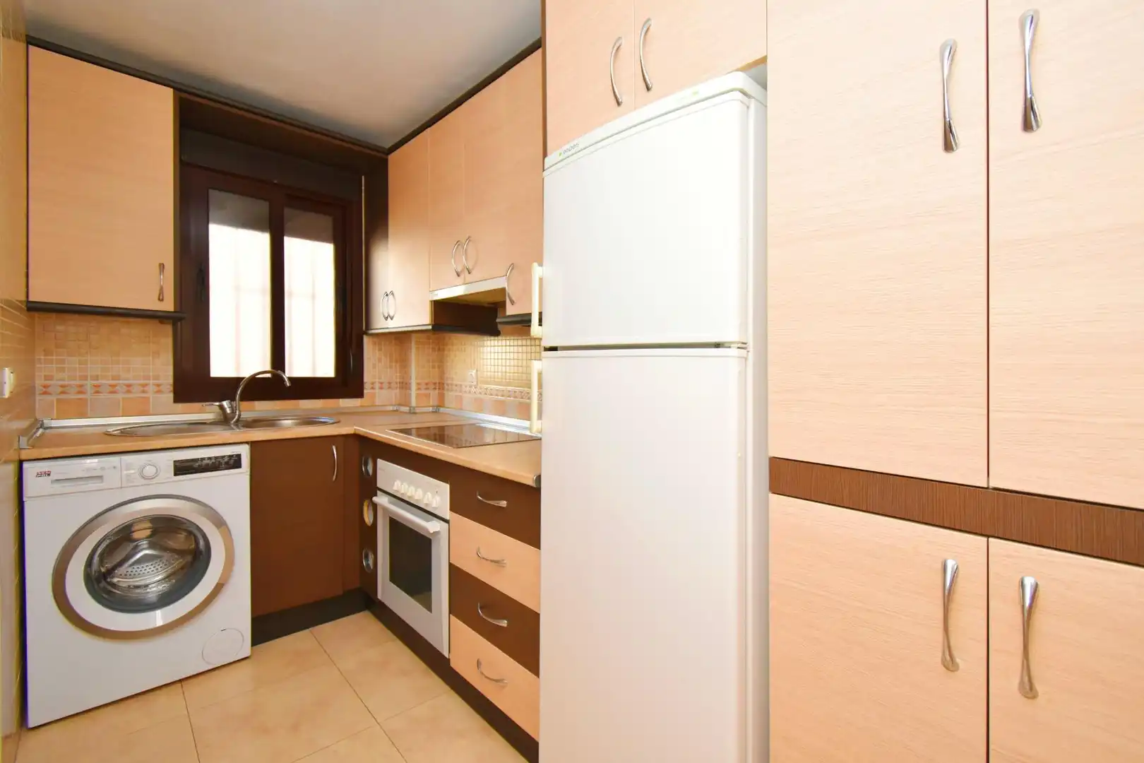 Küche von Wohnung zum Verkauf in Dalías mit Privatgarten, Terrasse und Abstellraum