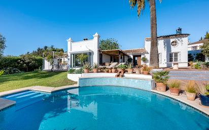 Jardí de Casa o xalet en venda en Marbella amb Aire condicionat i Piscina