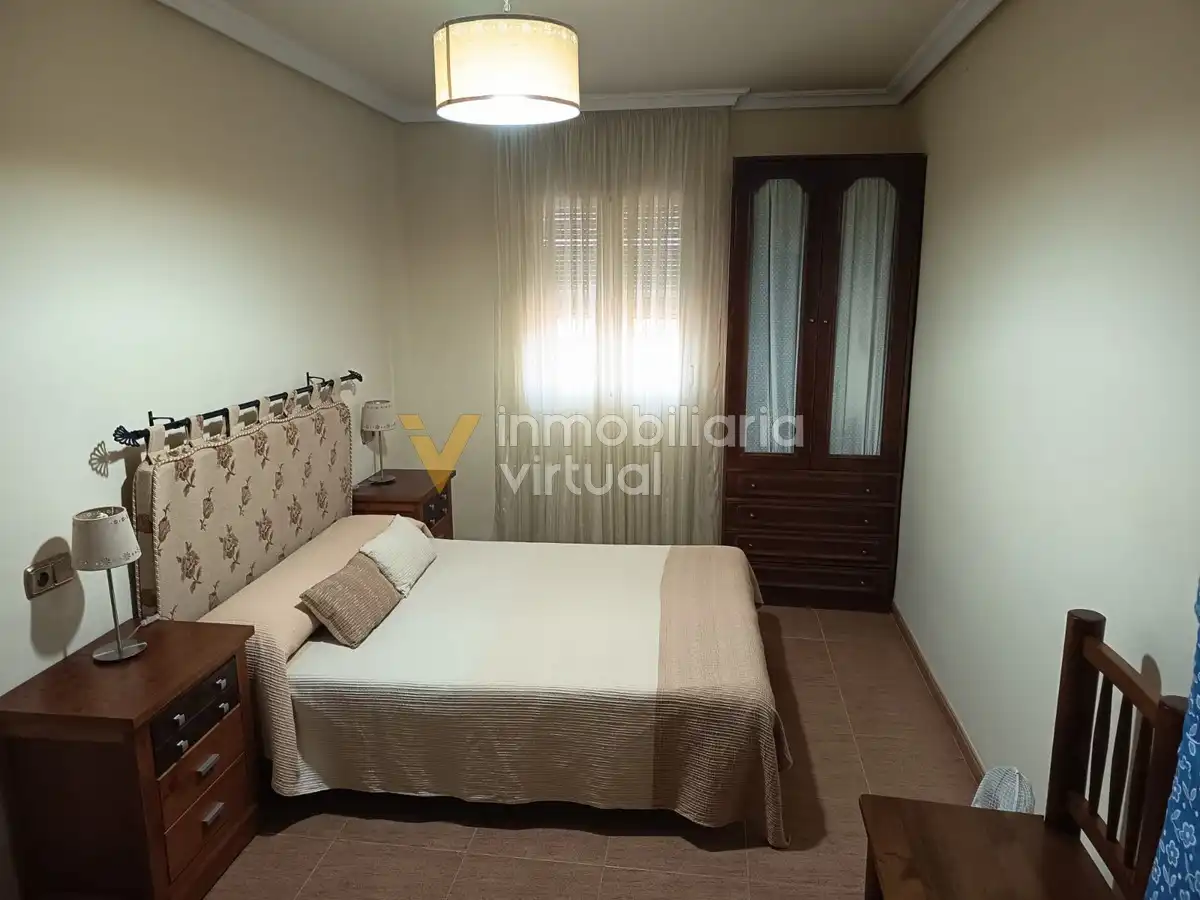 Habitación de Casa o chalet en venta en Lucena con Piscina y Amueblado