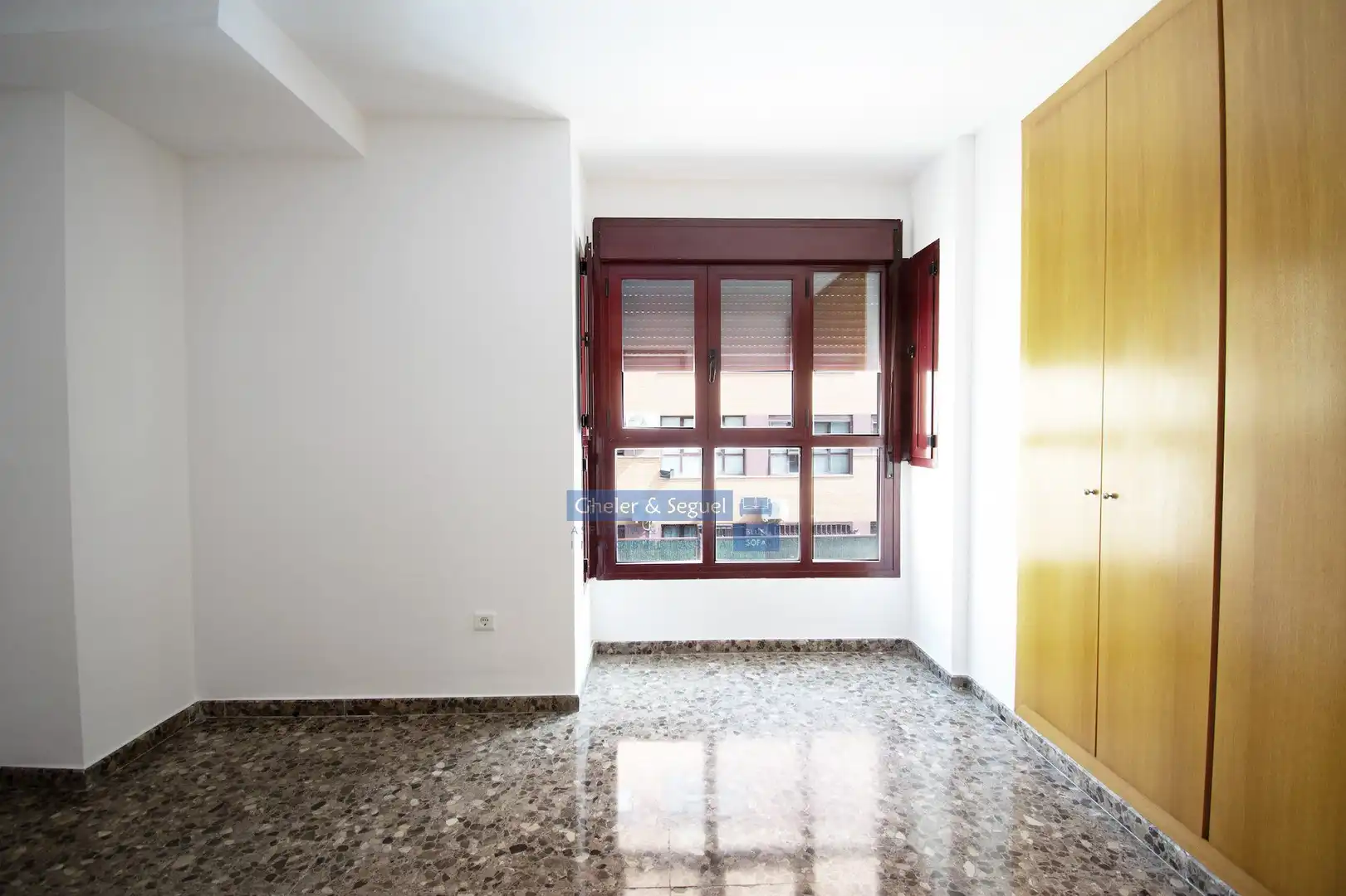 Habitación de Casa adosada en venta en Sagunto / Sagunt con Terraza y Balcón