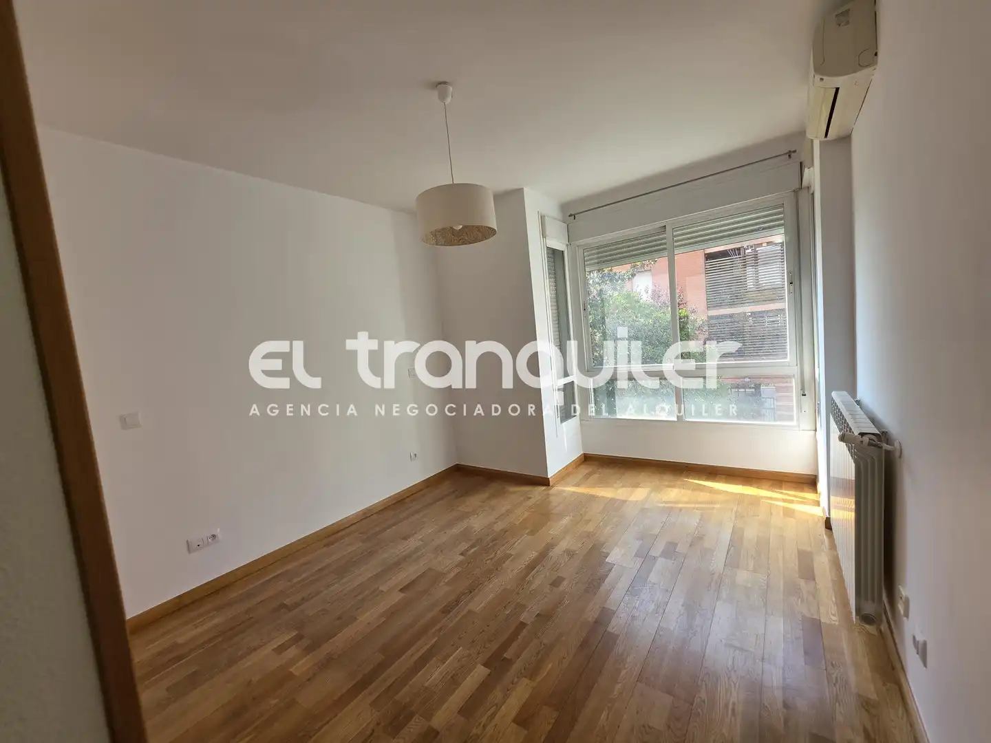 Sala d'estar de Pis de lloguer en Madrid amb Aire condicionat, Parquet i Piscina