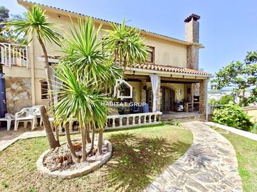 Casa con piscina in vendita a Fenals