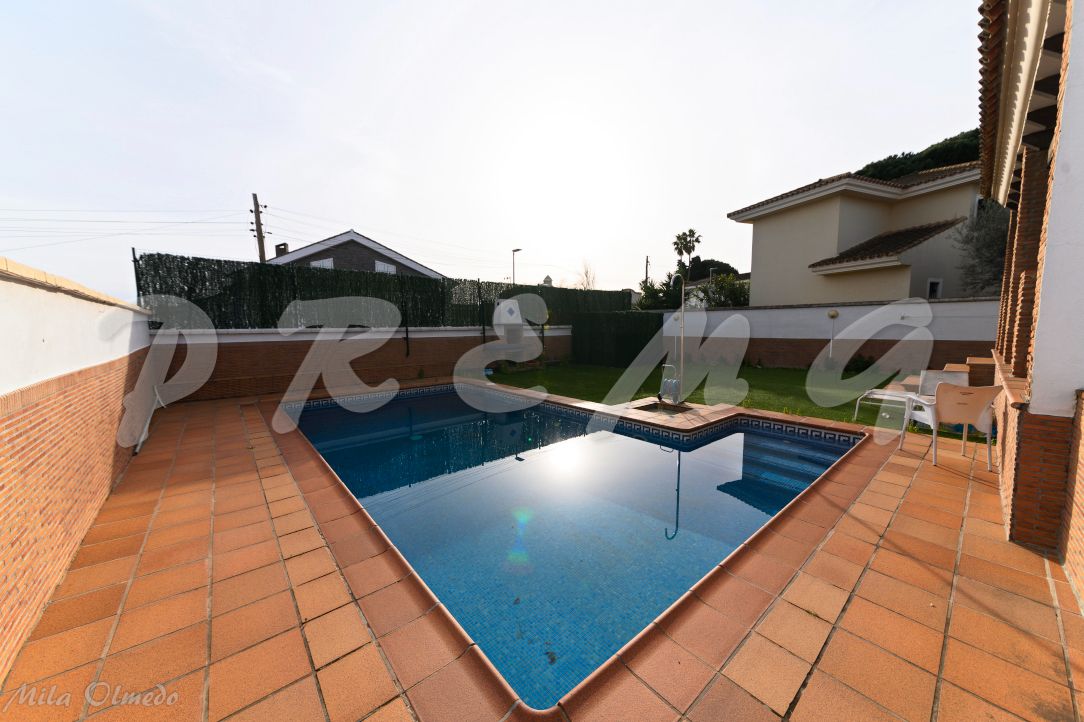 Swimming pool of House or chalet for sale in Algeciras  with Air Conditioner, Heating and Private garden